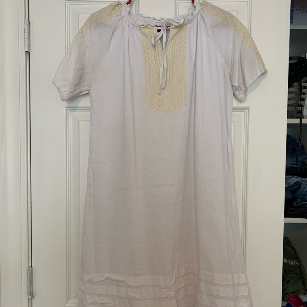 WHITE DRESS WITH YELLOW/GOLDEN PATTERN